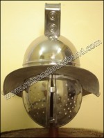 Mittelalterlichen Gladiator kampfen Helm